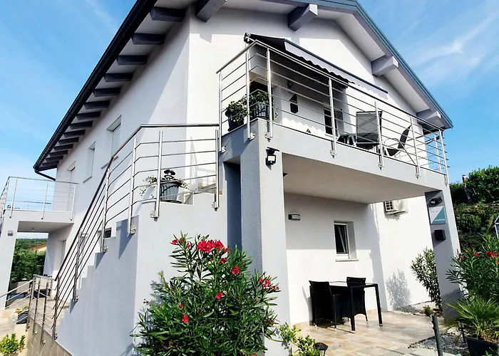 Ines Zgornje Skofije